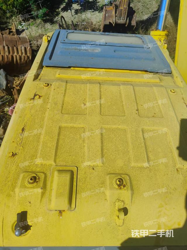 駕駛室頂部（整機外觀）