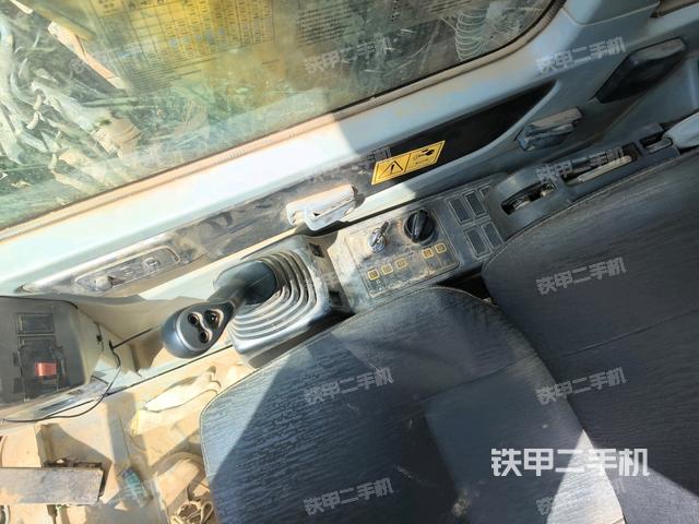 座椅右側(cè)控制臺/鑰匙門/油門/含右手柄（駕駛室部分）