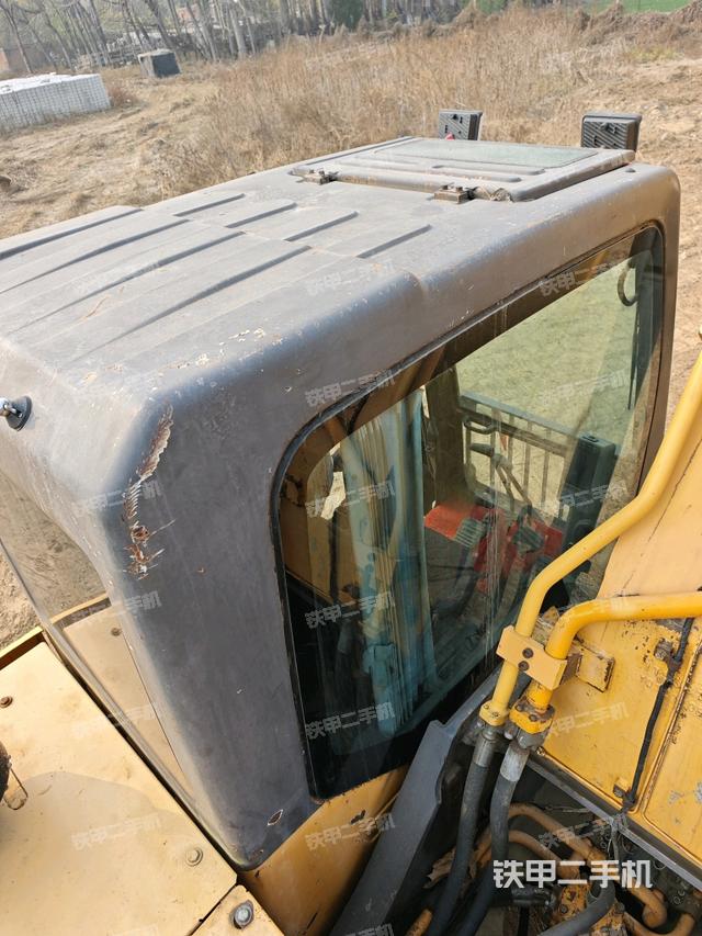 駕駛室頂部（整機外觀）