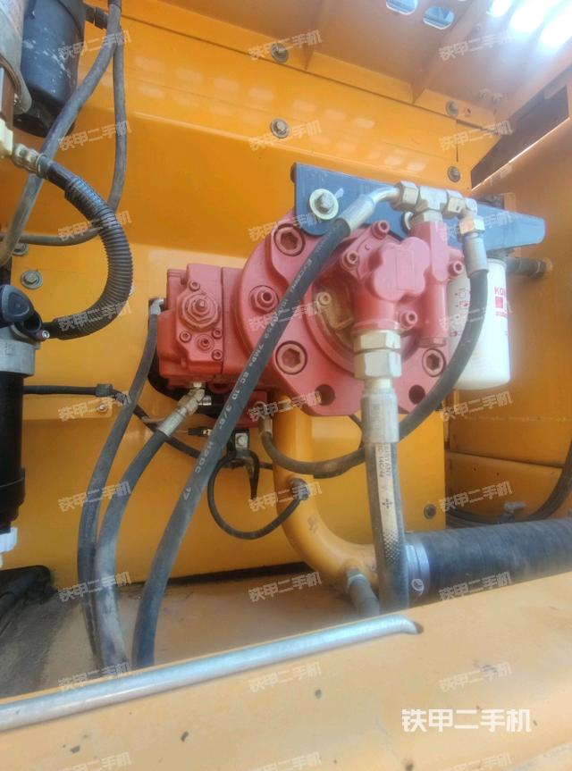 液壓泵艙室正面整體(整機(jī)外觀) 液壓泵艙室正面整體(整機(jī)外觀)