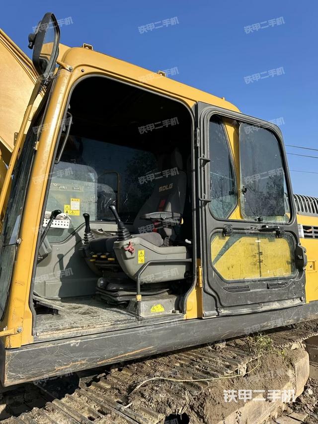 駕駛室左前45度（駕駛室部分）