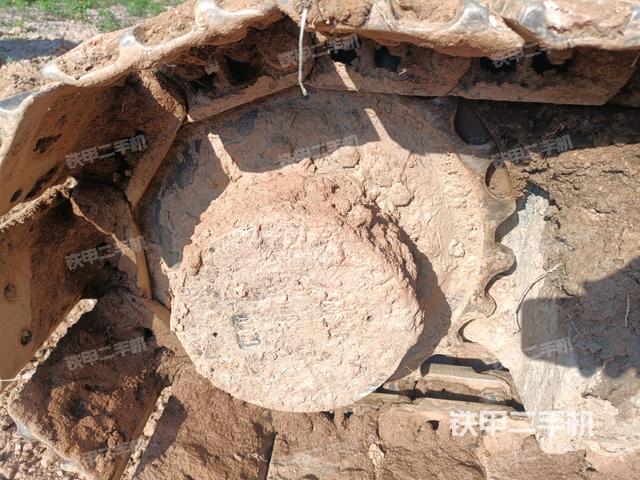 右驅(qū)動輪（行走機構(gòu)）