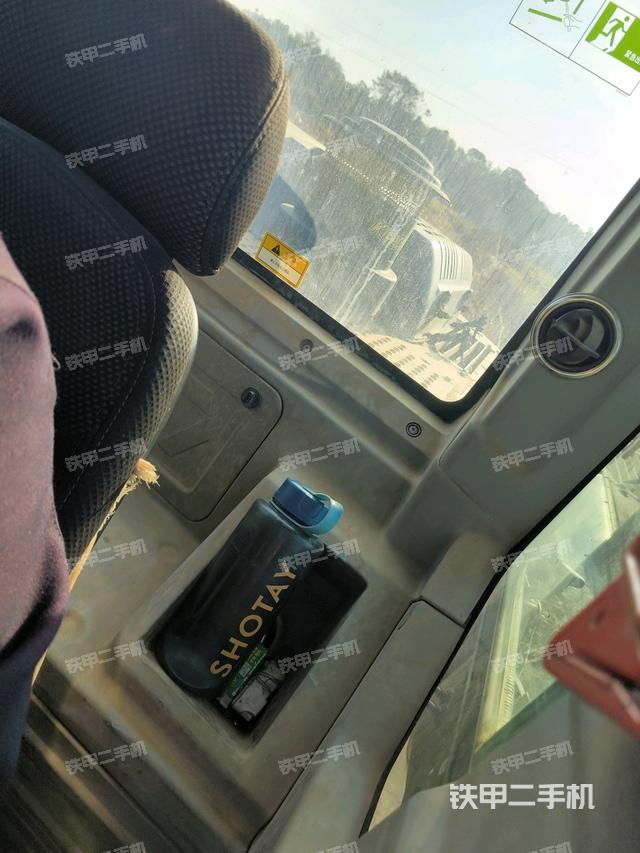 座椅右側(cè)控制臺(tái)/鑰匙門/油門/含右手柄（駕駛室部分）