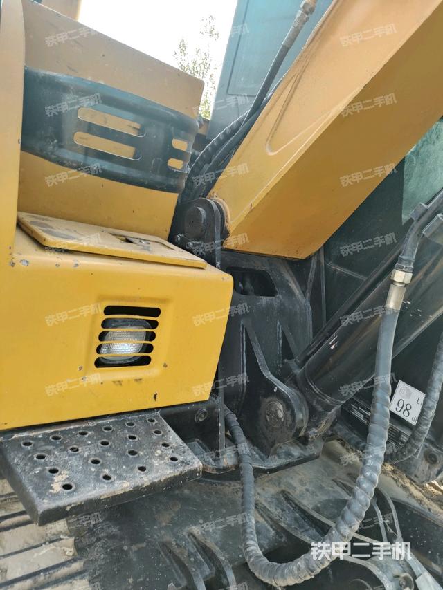 大臂根部?斜（工作和回轉(zhuǎn)裝置）