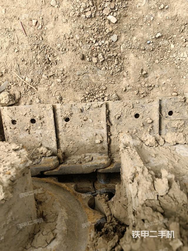 右驅(qū)動輪（行走機構(gòu)）