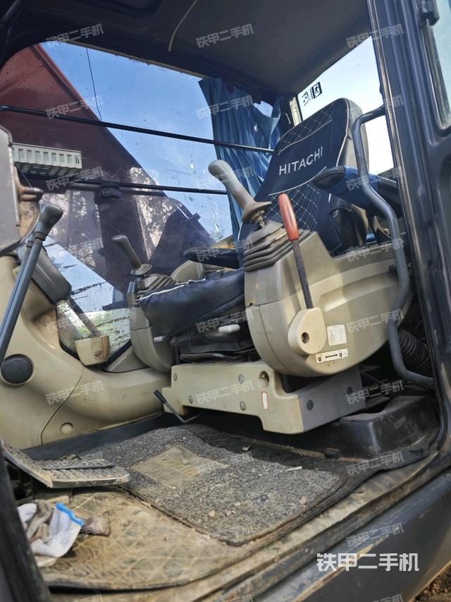 左后方玻璃角標(biāo)（駕駛室部分）