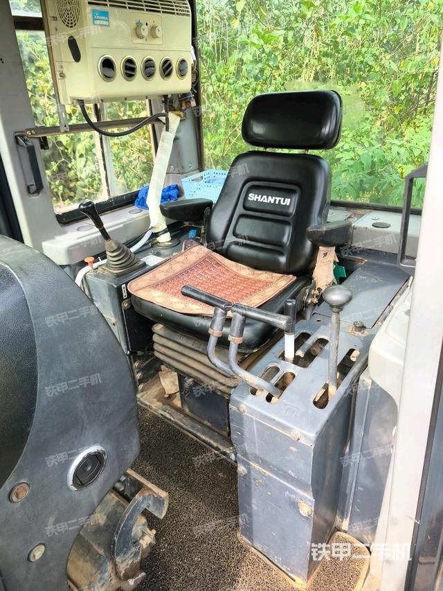 玻璃角標(biāo)（推土機(jī)駕駛室）