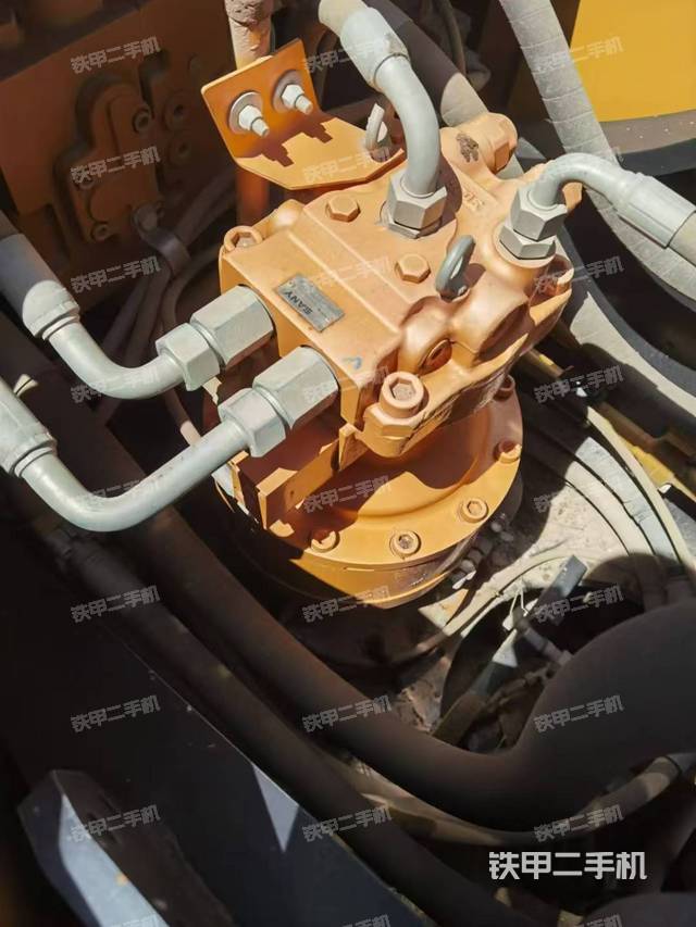 回轉(zhuǎn)馬達和主控閥（整機外觀）