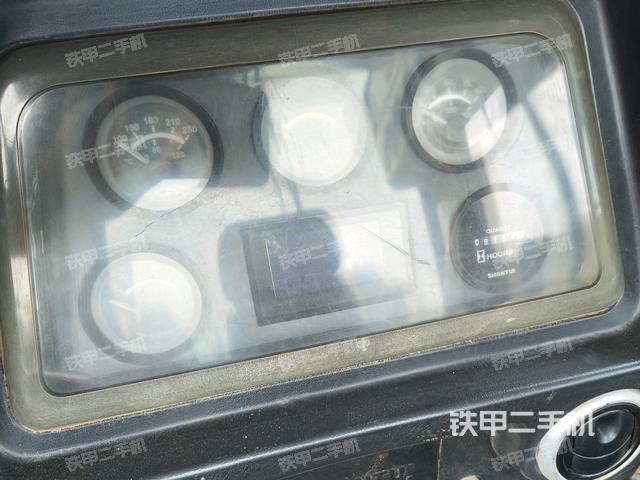 駕駛室內(nèi)部全景（推土機駕駛室）