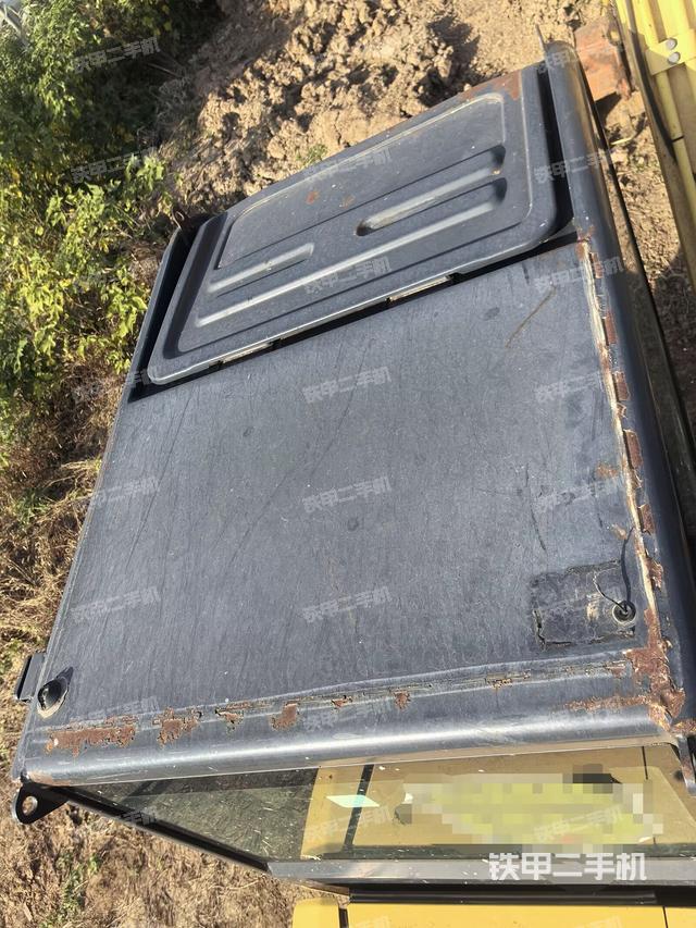 駕駛室頂部（整機外觀）