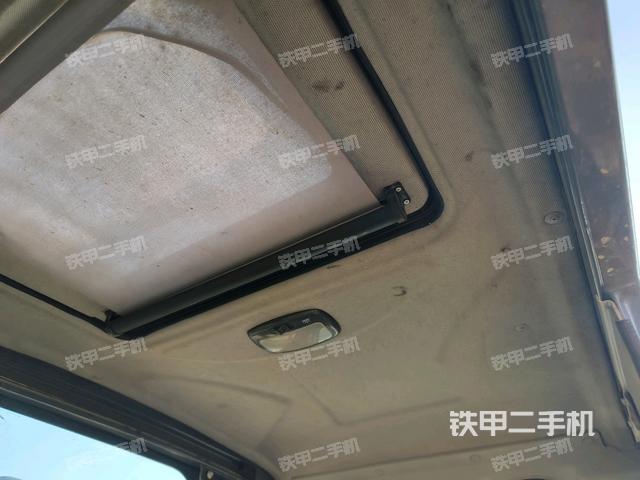 駕駛室左前45度（駕駛室部分）