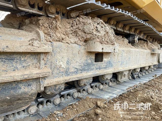 右側(cè)履帶整體(行走機(jī)構(gòu)) 右側(cè)履帶整體(行走機(jī)構(gòu))