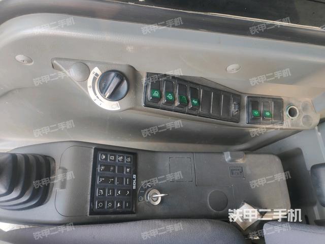 座椅右側(cè)控制臺/鑰匙門/油門/含右手柄（駕駛室部分）