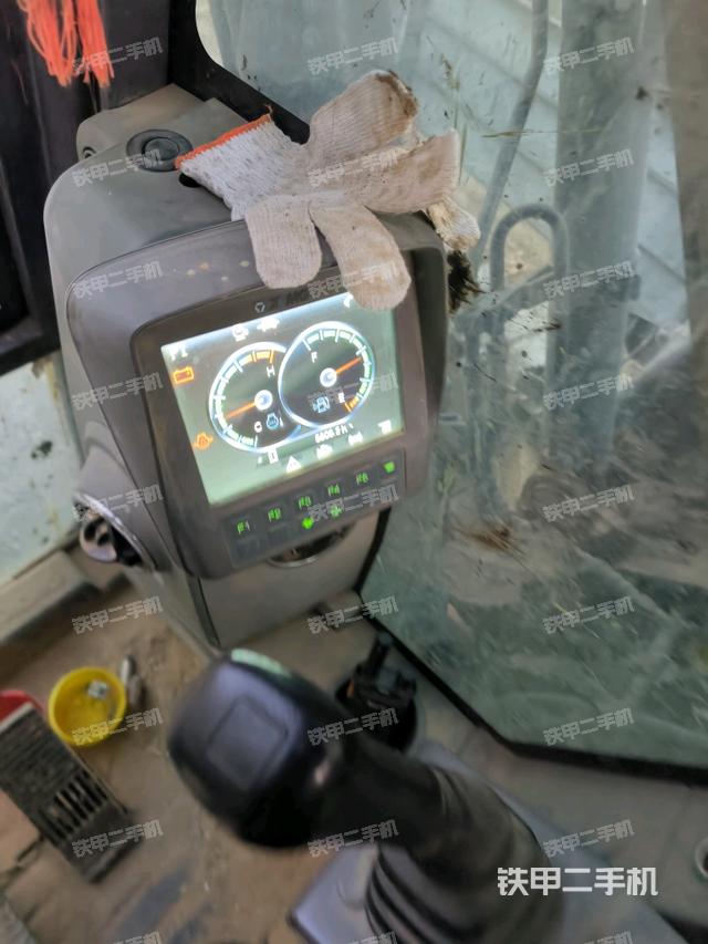 后窗玻璃角標（駕駛室部分）