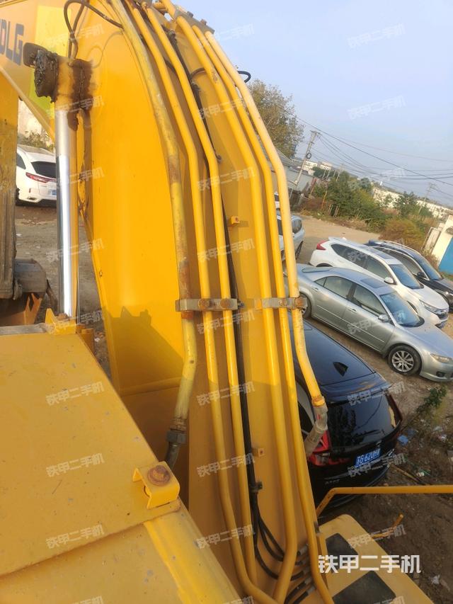 大臂背部俯視（工作和回轉(zhuǎn)裝置）