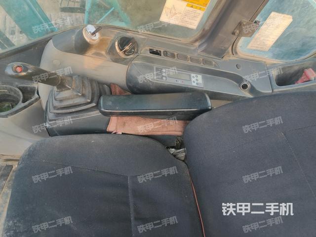 座椅右側控制臺/鑰匙門/油門/含右手柄（駕駛室部分）