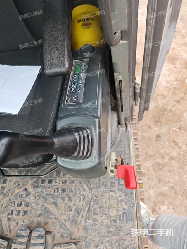 座椅左側(cè)控制臺(tái)/音響/含左手柄（駕駛室部分）