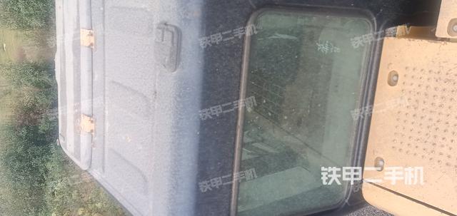 駕駛室頂部(整機(jī)外觀) 駕駛室頂部(整機(jī)外觀)