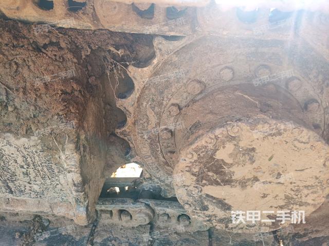 左驅(qū)動輪（行走機構(gòu)）