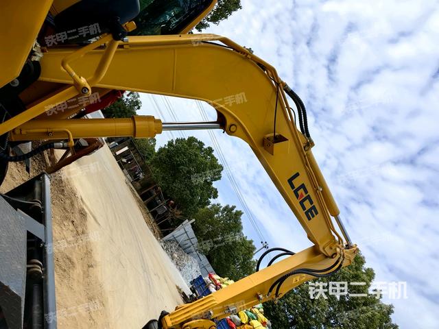 大臂整體?右側(工作和回轉裝置) 大臂整體?右側(工作和回轉裝置)