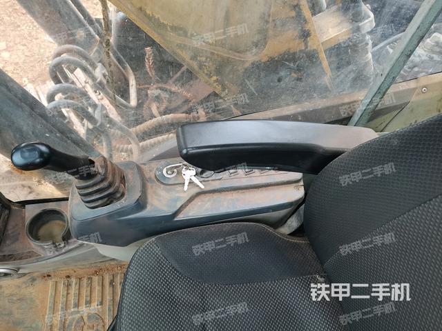 座椅右側(cè)控制臺(tái)/鑰匙門/油門/含右手柄(駕駛室部分) 座椅右側(cè)控制臺(tái)/鑰匙門/油門/含右手柄(駕駛室部分)