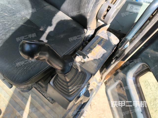 左后方玻璃角標(biāo)（駕駛室部分）