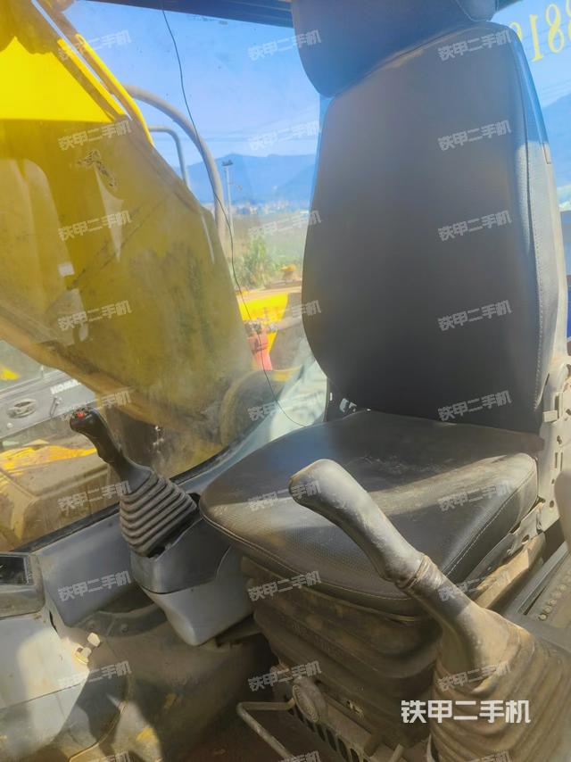 駕駛室整體（整機外觀）