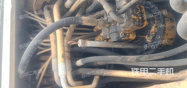 回轉(zhuǎn)馬達(dá)和主控閥(整機(jī)外觀) 回轉(zhuǎn)馬達(dá)和主控閥(整機(jī)外觀)