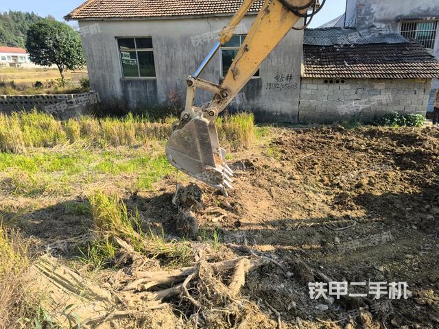 轉(zhuǎn)盤和下車架正前（工作和回轉(zhuǎn)裝置）