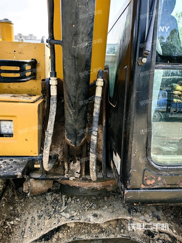 大臂根部?斜（工作和回轉(zhuǎn)裝置）