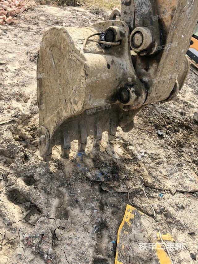 鏟斗右后整體（工作和回轉(zhuǎn)裝置）