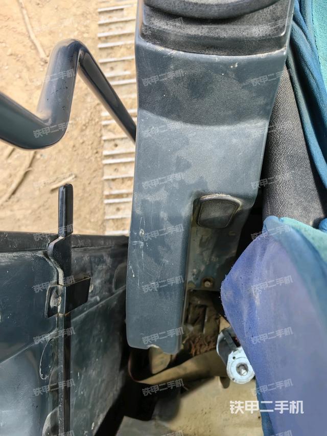 座椅左側(cè)控制臺/音響/含左手柄（駕駛室部分）