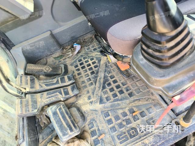 座椅右側(cè)控制臺/鑰匙門/油門/含右手柄（駕駛室部分）