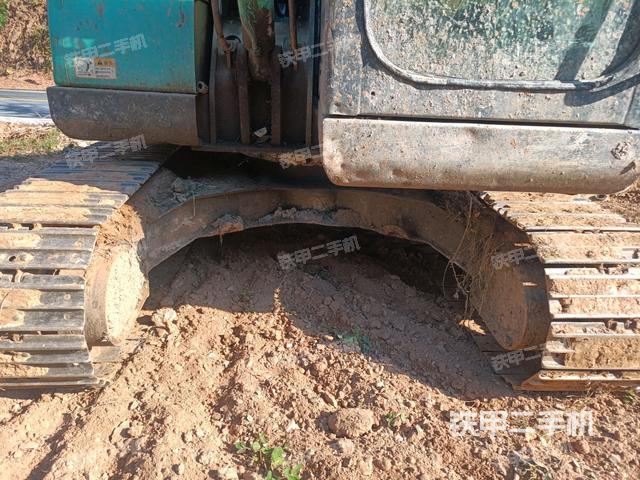 轉(zhuǎn)盤和下車架正前（工作和回轉(zhuǎn)裝置）