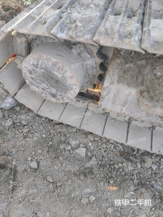 左驅(qū)動輪（行走機構(gòu)）