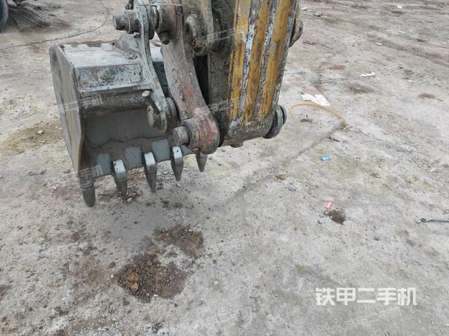 鏟斗右后整體（工作和回轉(zhuǎn)裝置）