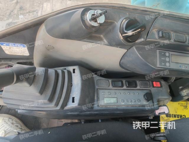 座椅右側(cè)控制臺/鑰匙門/油門/含右手柄（駕駛室部分）