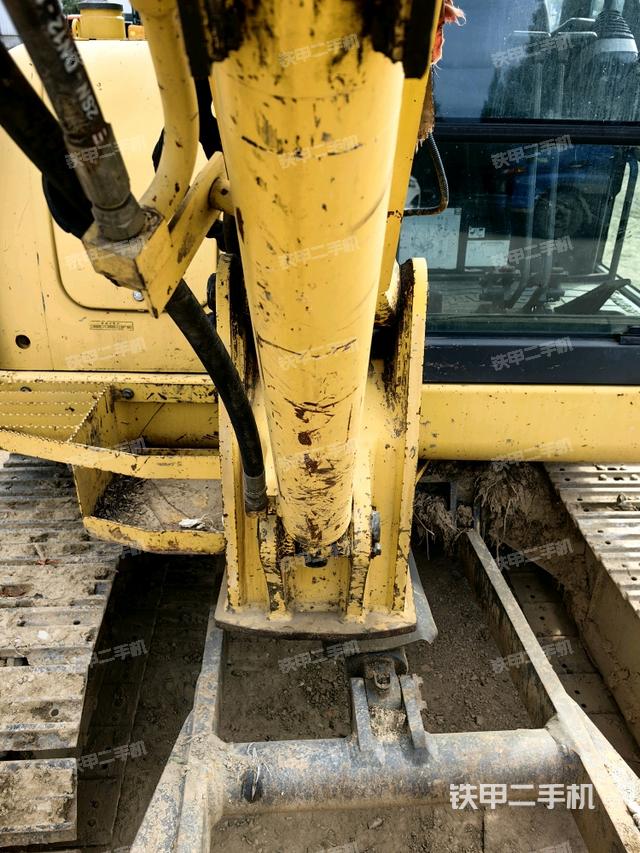 轉(zhuǎn)盤和下車架正前（工作和回轉(zhuǎn)裝置）