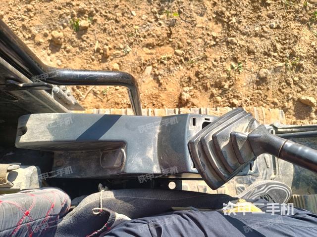 座椅左側(cè)控制臺/音響/含左手柄（駕駛室部分）