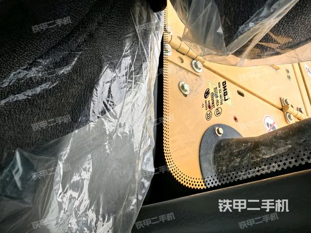 后窗玻璃角標(駕駛室部分) 后窗玻璃角標(駕駛室部分)