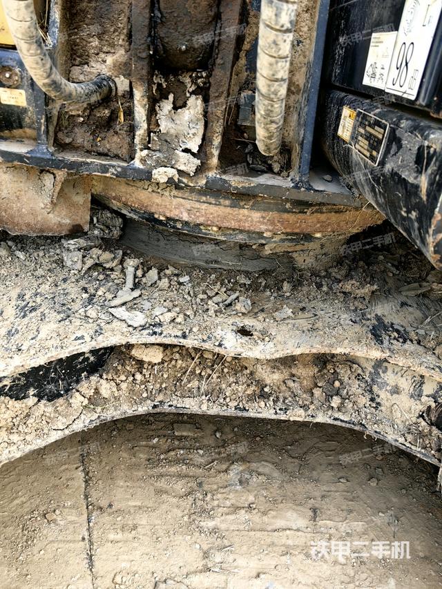 轉(zhuǎn)盤和下車架正前（工作和回轉(zhuǎn)裝置）