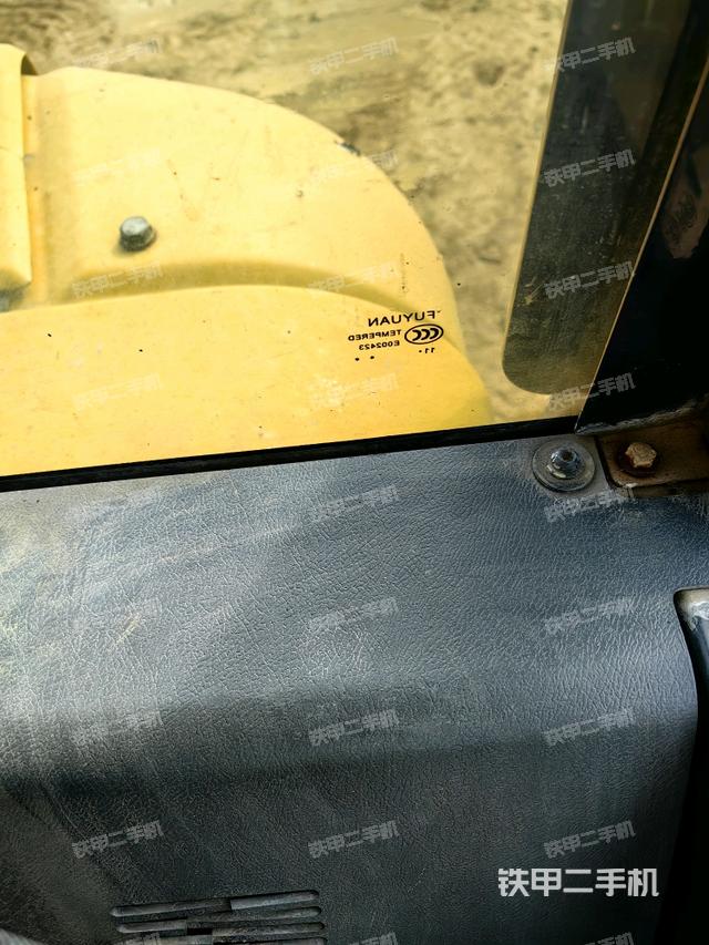 后窗玻璃角標(biāo)（駕駛室部分）