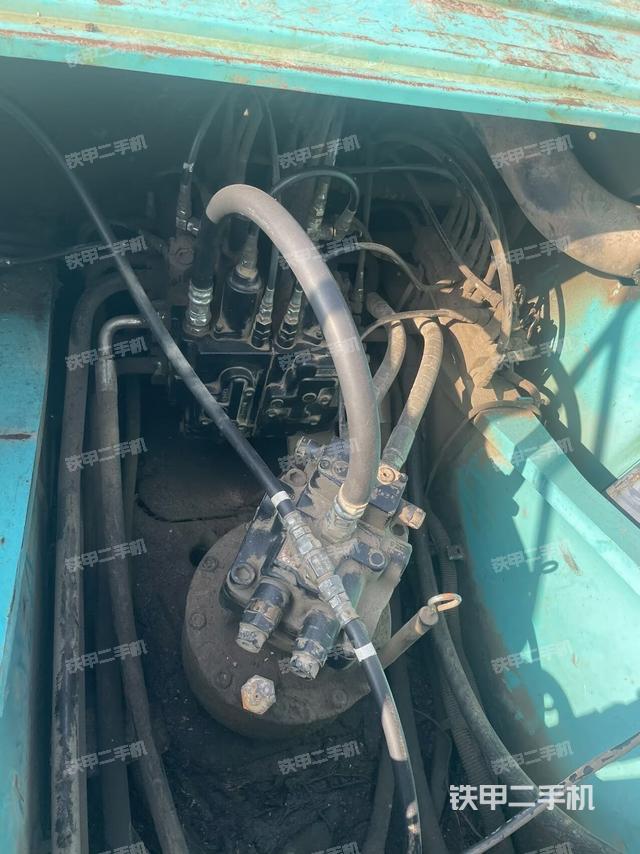 回轉(zhuǎn)馬達(dá)（上車部件）