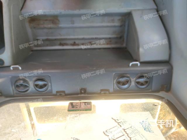 座椅右側(cè)控制臺/鑰匙門/油門/含右手柄（駕駛室部分）