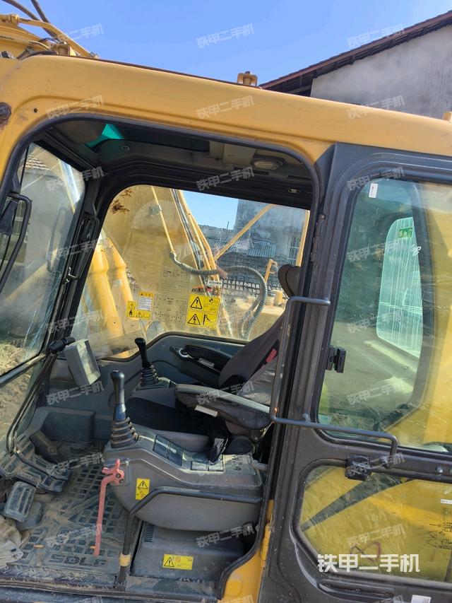 駕駛室左后45度（駕駛室部分）