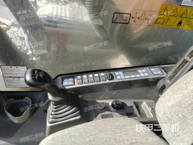 座椅右側(cè)控制臺/鑰匙門/油門/含右手柄(駕駛室部分) 座椅右側(cè)控制臺/鑰匙門/油門/含右手柄(駕駛室部分)