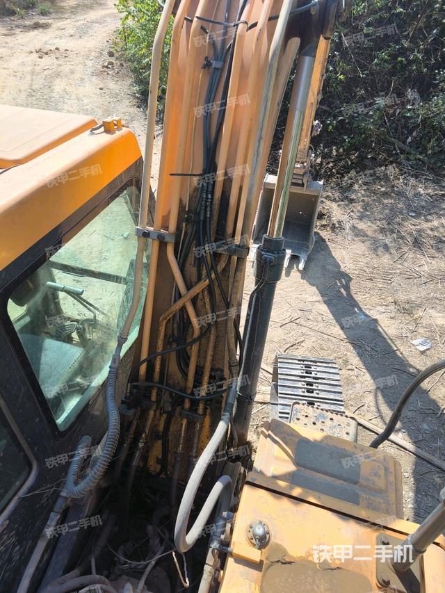 大臂油缸整體?豎拍（工作和回轉(zhuǎn)裝置）