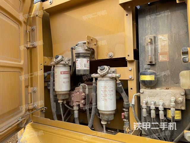 散熱器正面(大件艙室) 散熱器正面(大件艙室)