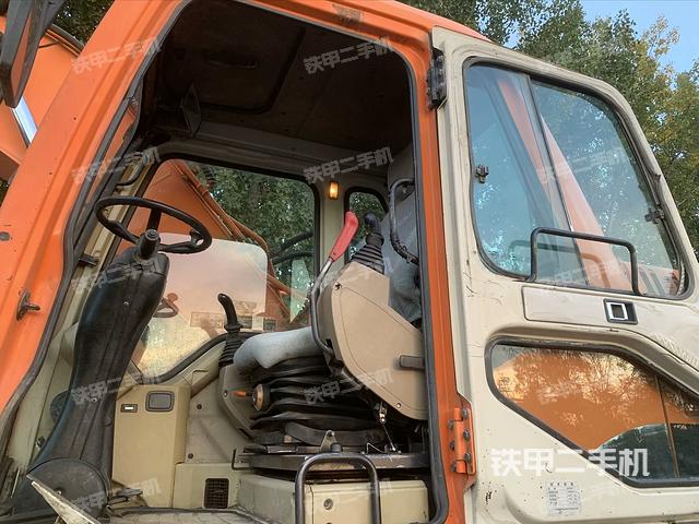 駕駛室整體（整機外觀）