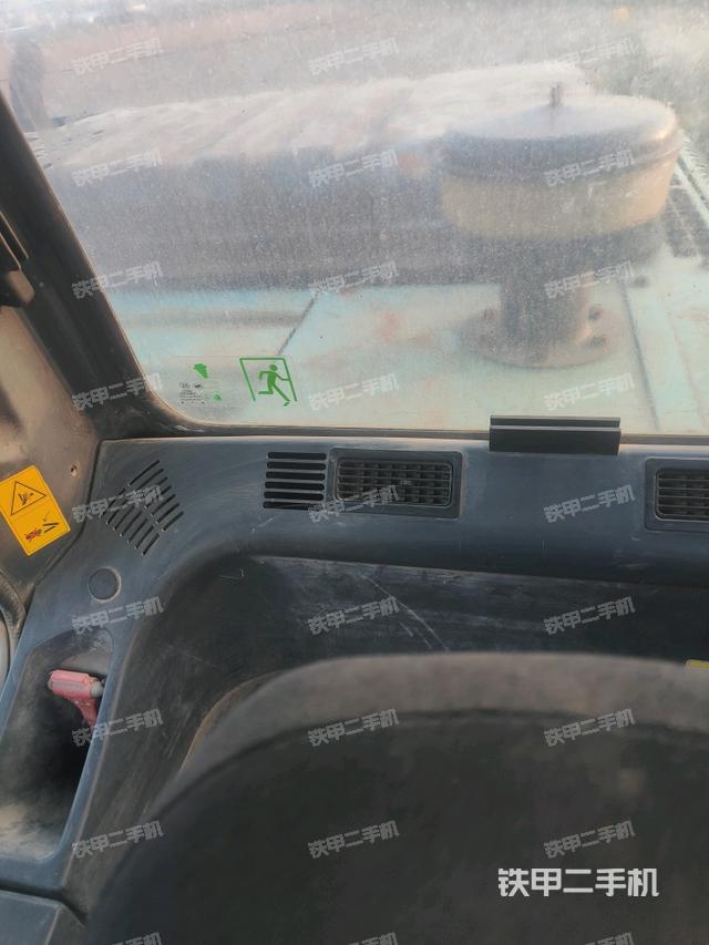 后窗玻璃角標（駕駛室部分）